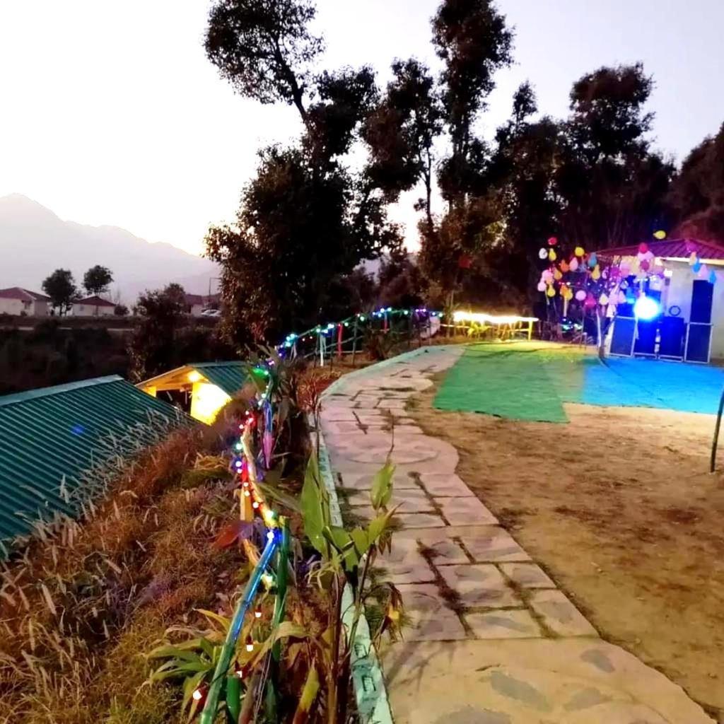 Drona Hills Resorts Kanatal Eksteriør billede